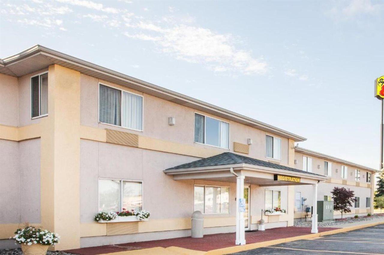 Super 8 By Wyndham Ionia Mi Hotel Exterior foto